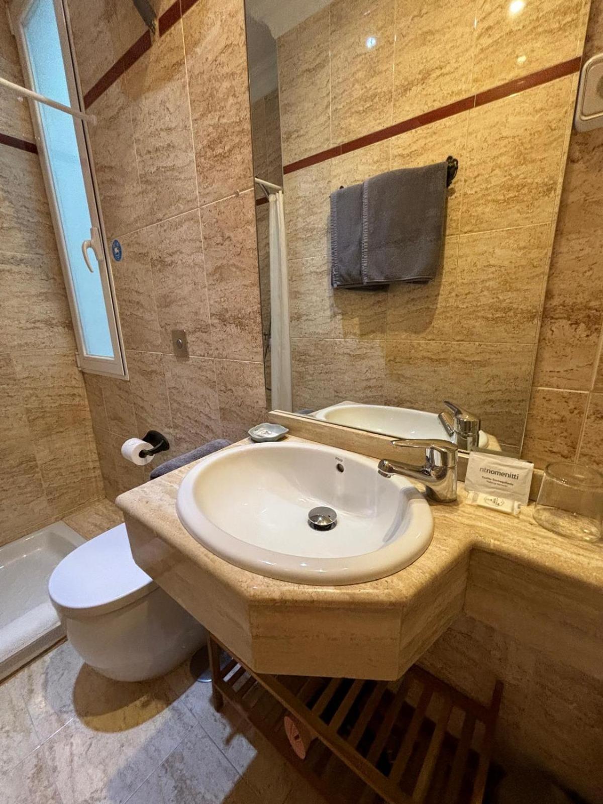 Hostal Barrera Madrid Eksteriør bilde