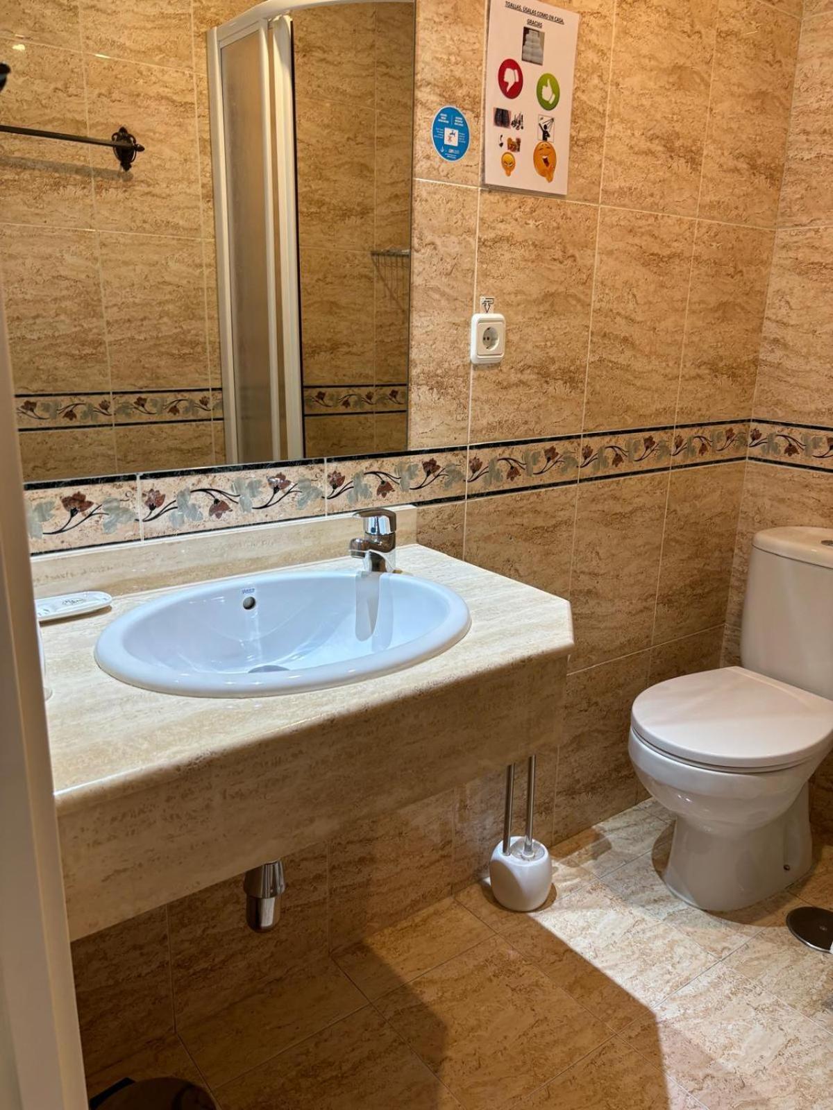 Hostal Barrera Madrid Eksteriør bilde